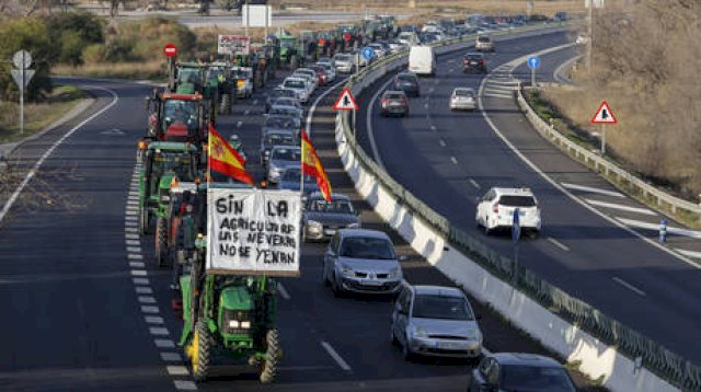 los-agricultores-espanoles-se-unen-a-las-protestas-por-la-normativa-de-la-ue