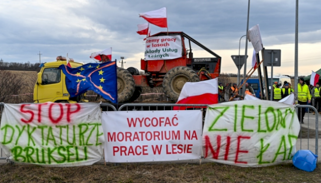 agricultores-polacos-cierran-por-completo-el-puesto-fronterizo-shegyni-en-la-frontera-con-ucrania-para-camiones