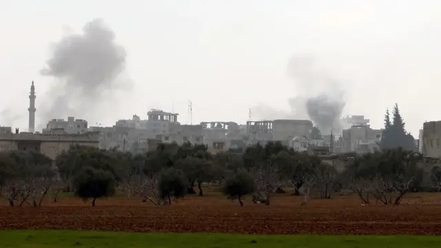 Humo se eleva durante un bombardeo en Siria, en una fotografía de archivo. | EFE/Yahya Nemah